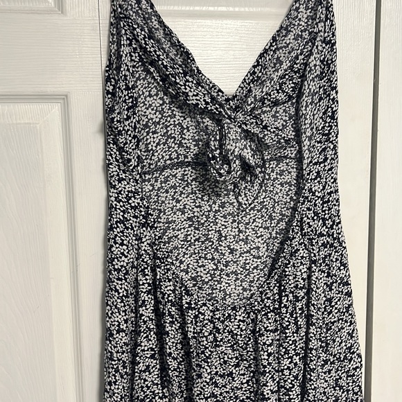 High-Low Maxi Dress - Navy Blue Floral - 3X - Picture 3 of 3